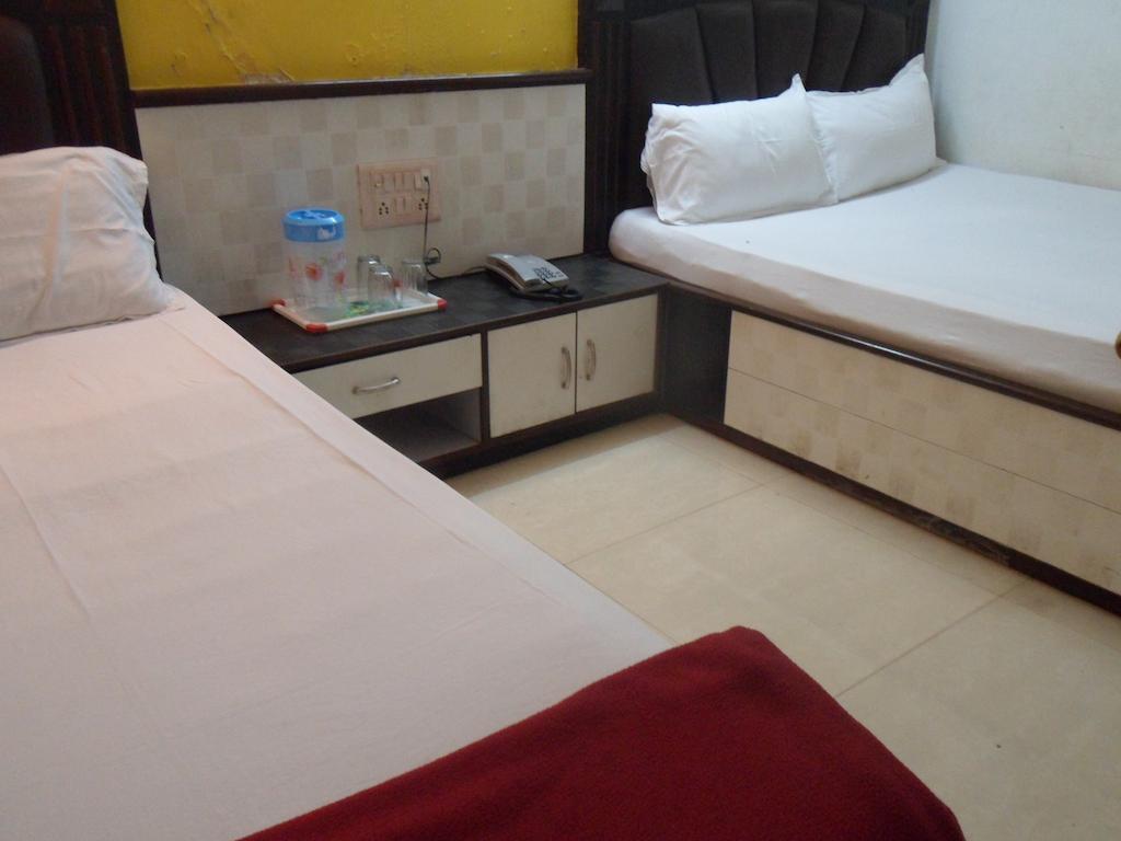 Hotel Happyland Bombaim Quarto foto