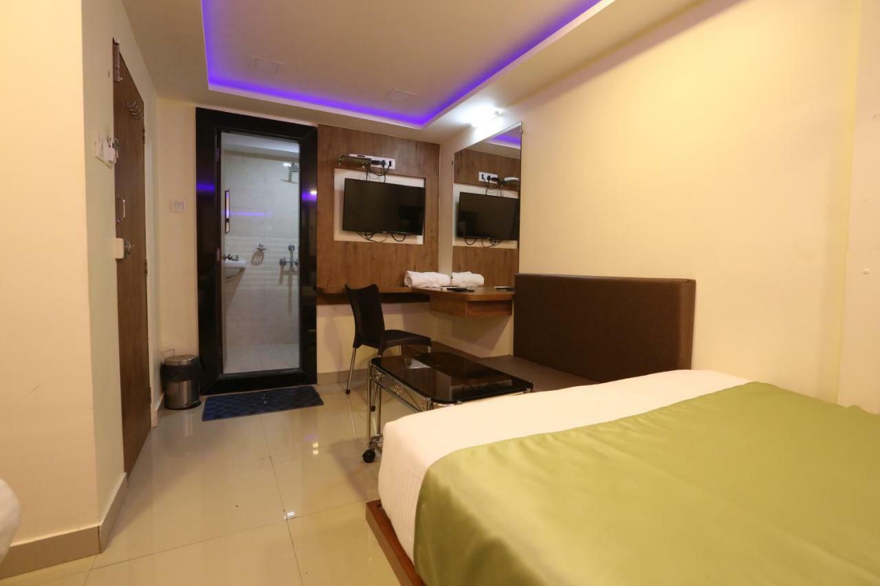 Hotel Happyland Bombaim Exterior foto